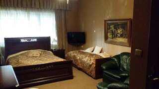 Отели типа «постель и завтрак» Villa Podkowa Podkowa Leśna Двухместный номер с двуспальной кроватью и дополнительной кроватью-5
